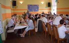 Biesiada Senior&oacute;w 