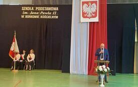 Uroczyste rozpoczęcie roku szkolnego w Szkole Podstawowej im. Jana Pawła II w Borkowie 6