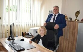 Dzień dziecka w fotelu W&oacute;jta 